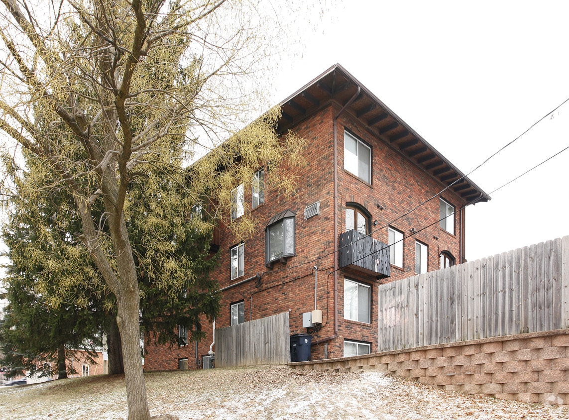 Building Photo - The Chalet