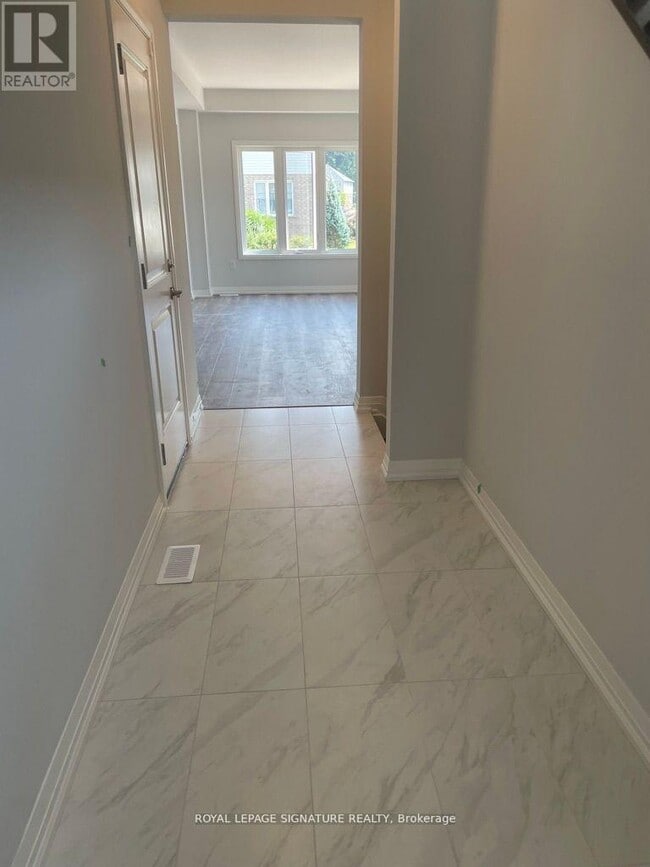 Building Photo - 186 Bur Oak Dr