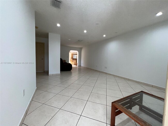 Building Photo - 7180 SW 42nd Terrace