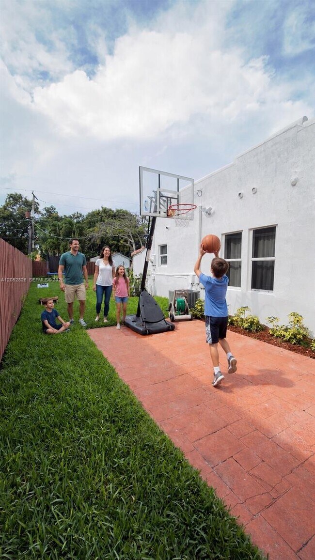Foto del edificio - 220 SW 5th St