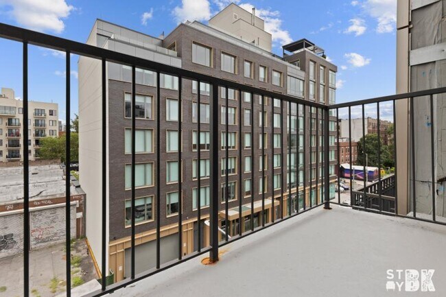 Foto del edificio - 1 bedroom in BROOKLYN NY 11226