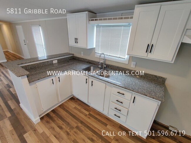 Foto del edificio - 5811 Gribble Road | $1095 | 3 beds, 2 full...