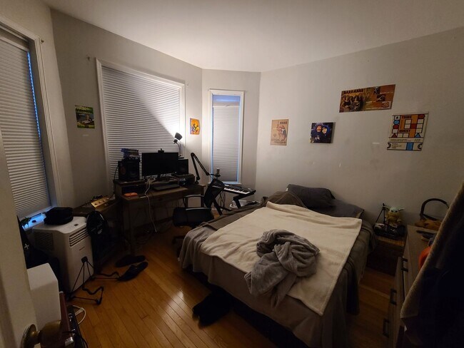 Foto del edificio - Close to T stop - Cleveland Circle - On site laundry