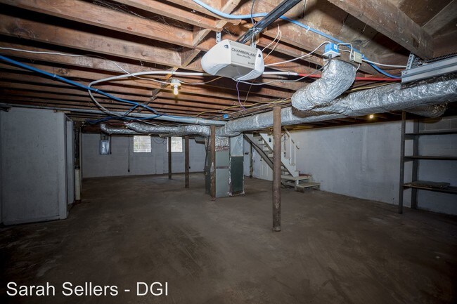 Building Photo - 836 Martinwood Ln