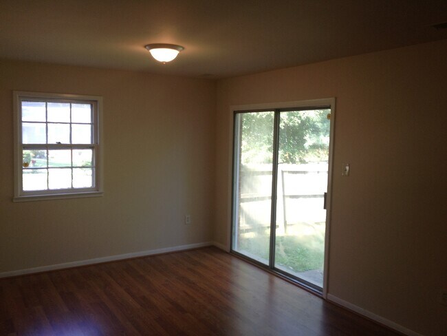 Foto del edificio - 4 Bedroom Townhouse - Chesterfield