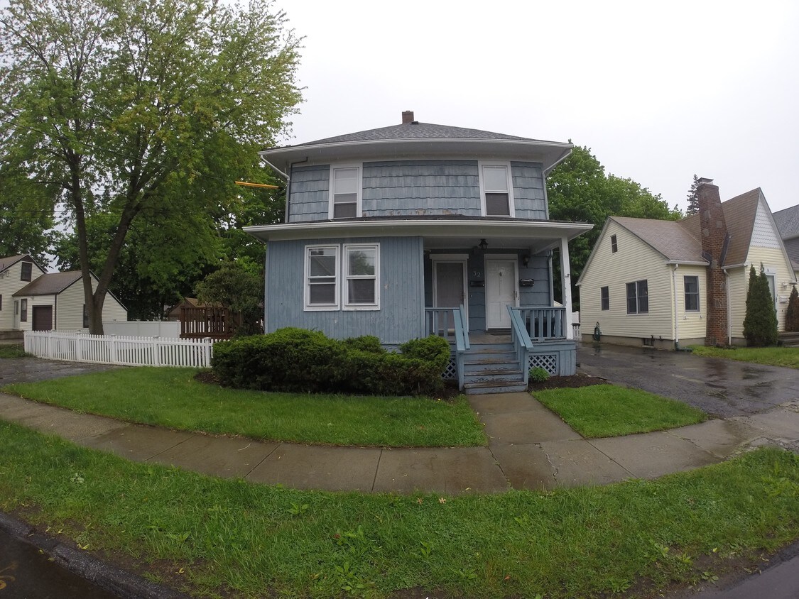 32 Berwyn St, Milford, CT 06461 Apartments in Milford, CT