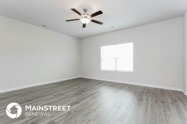 Building Photo - 3211 Quintana Dr