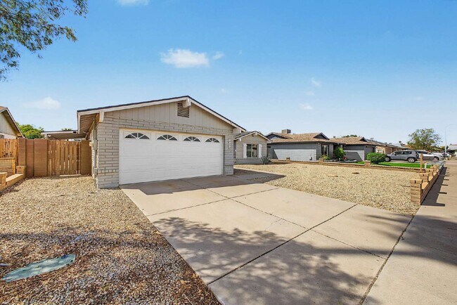 Building Photo - 10222 N 52nd Dr