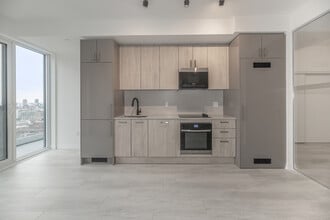 Building Photo - 280 Dundas St W