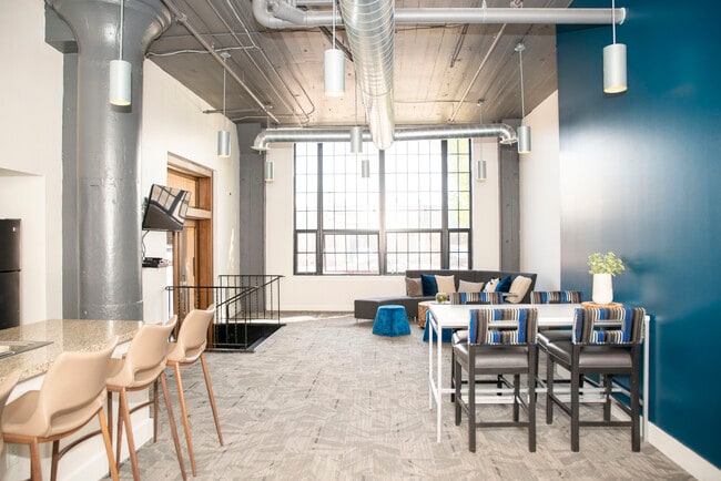 Building Photo - 800 Capitol