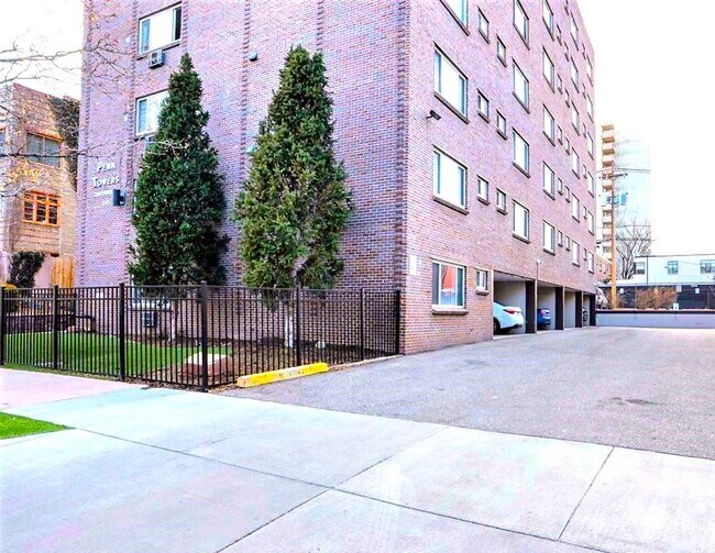 Building Photo - 1045 N Pennsylvania St