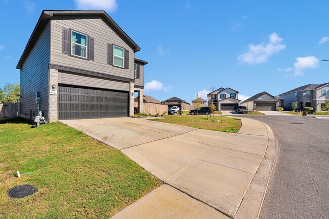 Building Photo - Stunning Converse Home Near Randolph AFB!