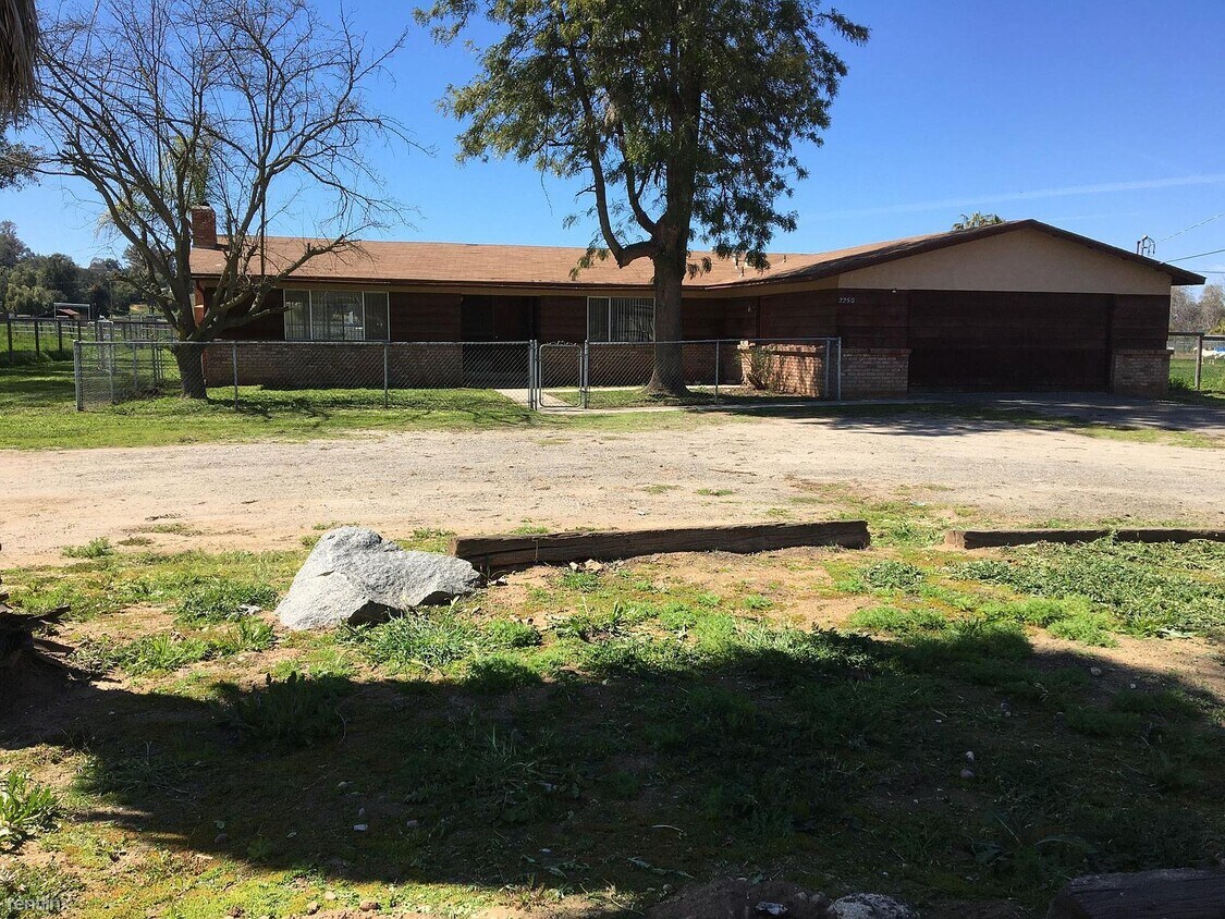Foto principal - 4 br, 2 bath House - 2250 Serena Hills Dr