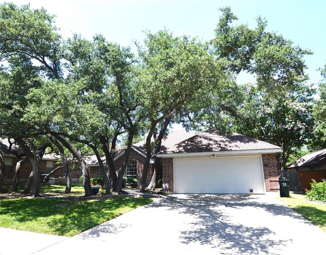 Building Photo - 503 Riverview Dr