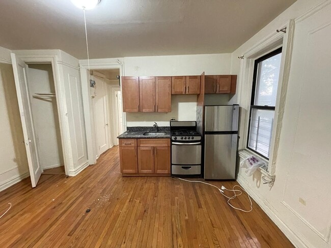 Photo - 142 W 238th St Apartment