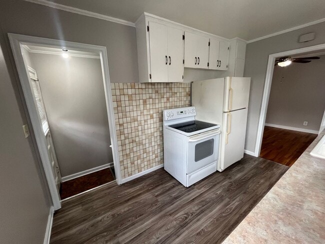Building Photo - 3 Bedroom / 2 Bath Home!