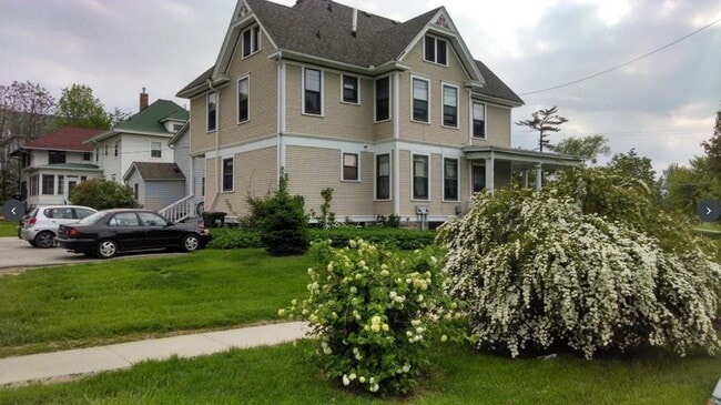 Building Photo - 106 S Dodge St