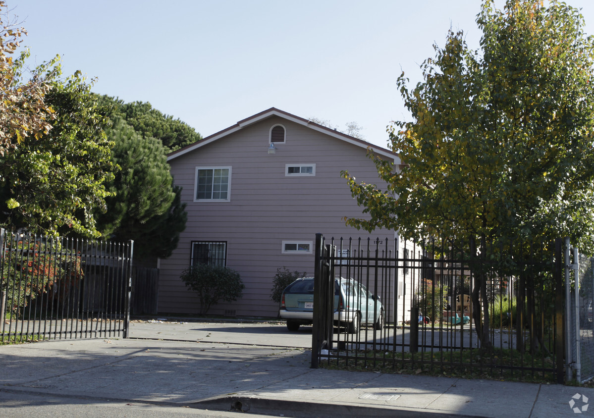 Primary Photo - 1172 98th Ave
