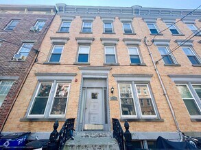 Building Photo - 347 7th St