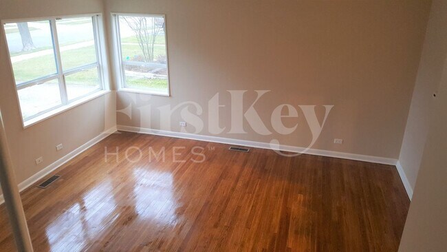 Building Photo - 424 W Moreland Ave