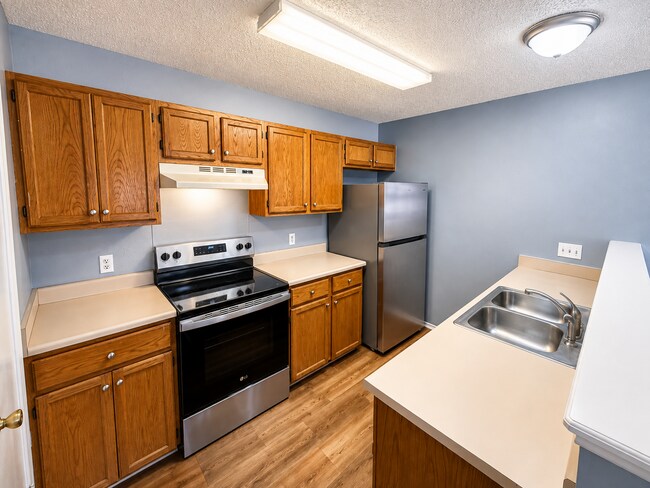 Building Photo - Move-In Ready 3BR/2BA: Updated Kitchen, New Light Fixtures & Fenced Yard