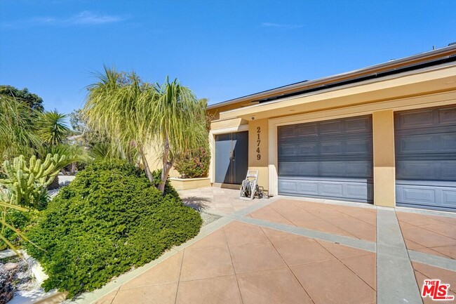 Foto del edificio - 21749 Planewood Dr
