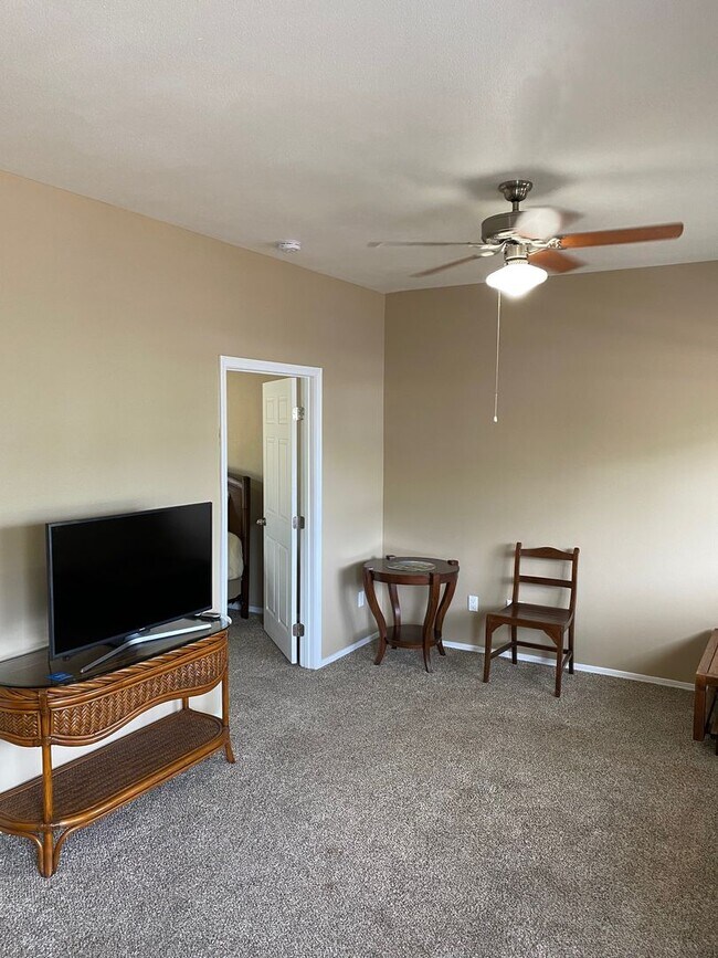 Foto del edificio - Spacious One Bedroom with Stainless Applia...