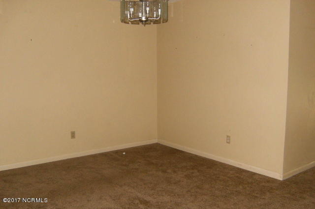 Building Photo - 2802 Country Club Rd