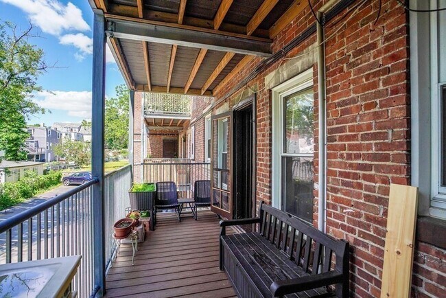 Foto del edificio - 8 Radcliffe Rd