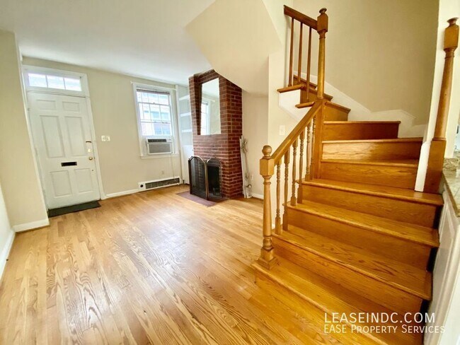Foto del edificio - 3213 Cherry Hill Ln