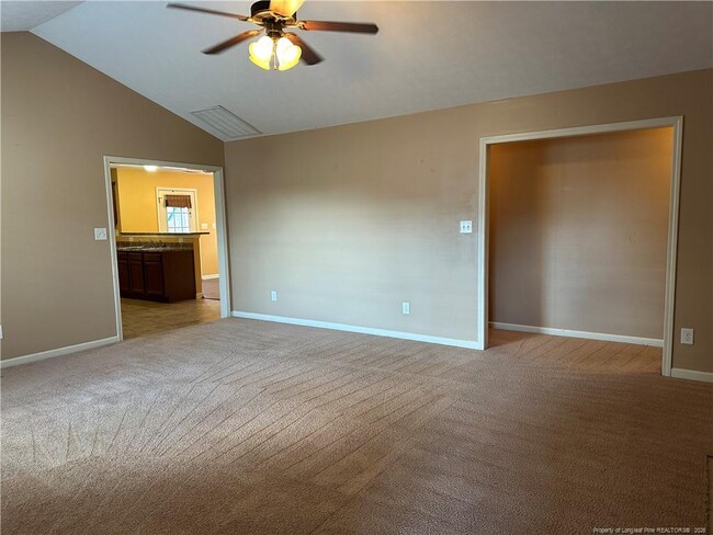 Foto del edificio - 2401 Camp Lejeune Ct