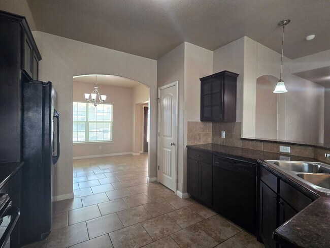 Foto del edificio - RENT REDUCTION - AVAILABLE NOW!
