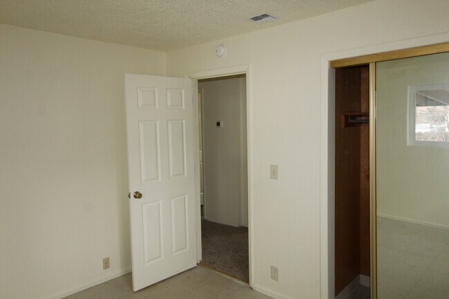 Building Photo - 4111 Homedale Rd