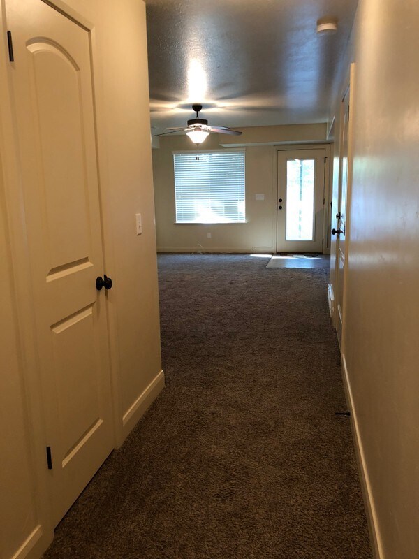 Building Photo - 1060 E 200 S
