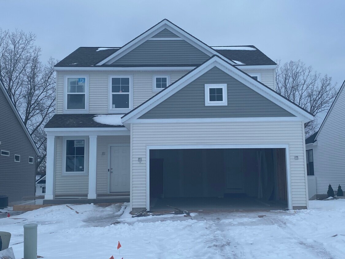 Primary Photo - 6907 W Cottage Ln