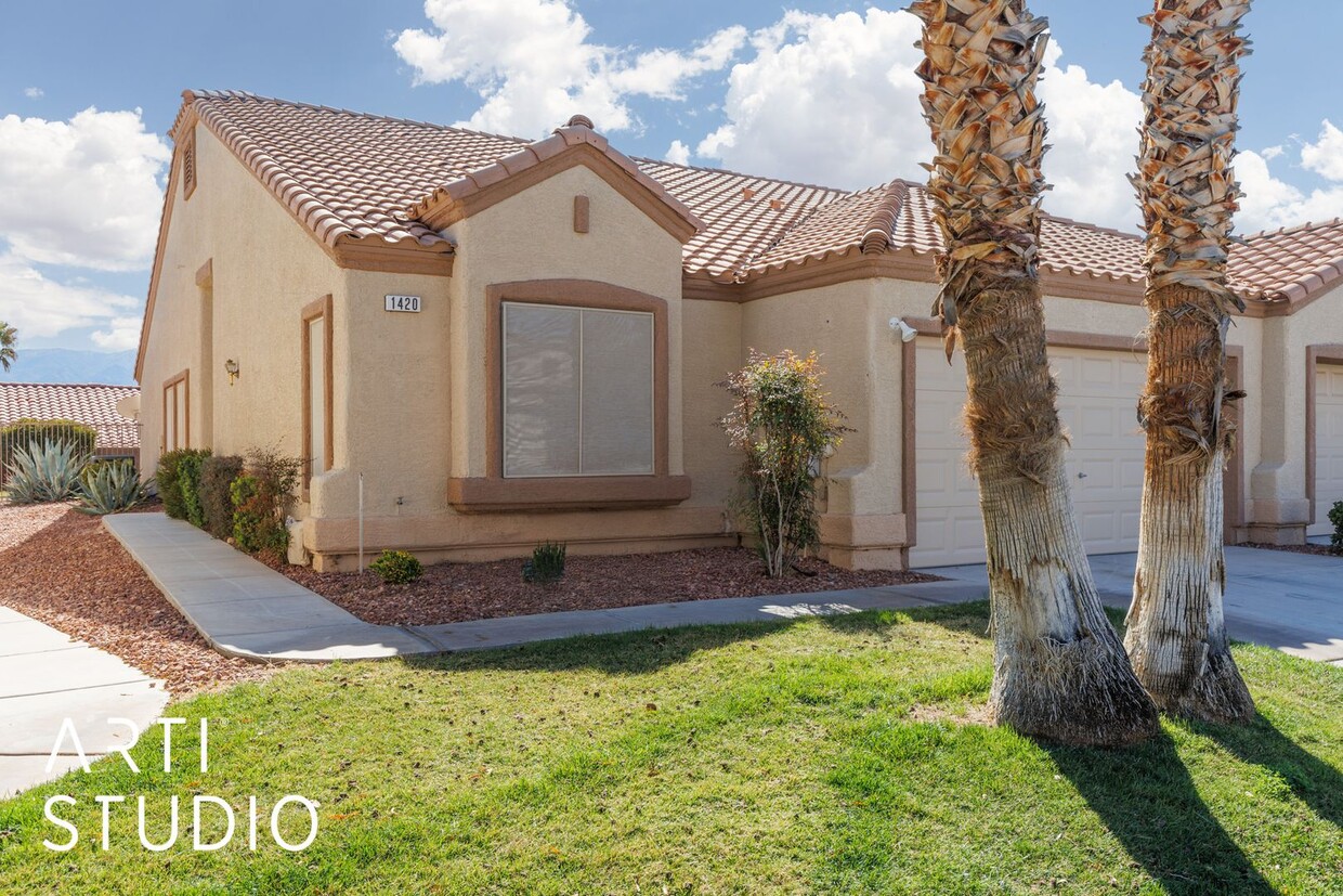 Primary Photo - Nice Home in Sunset Greens