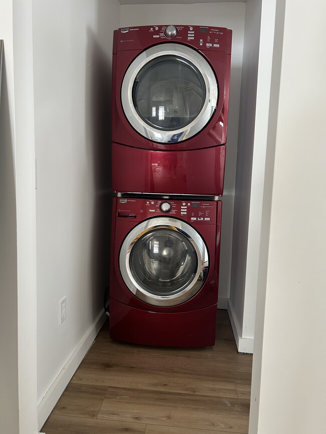 Building Photo - 321 Adolph St