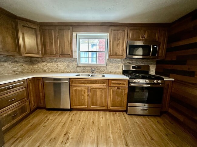 Building Photo - 533 Freeport Rd