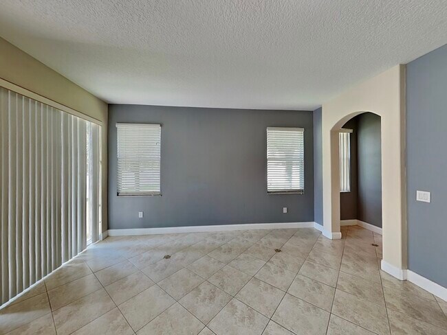 Foto del edificio - 4686 Blue Major Dr