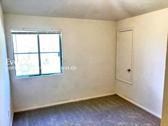 Building Photo - 246 Creek Cove Dr
