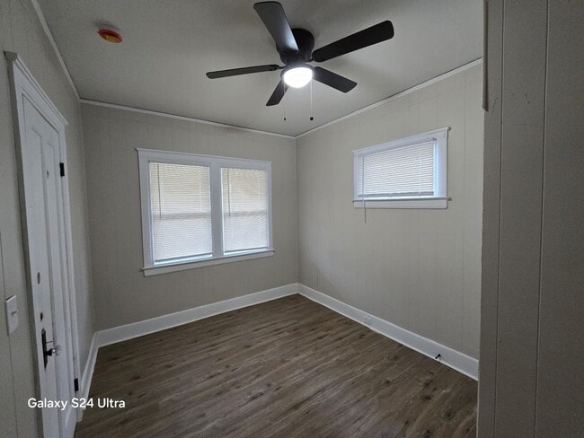Building Photo - Renovated 3-Bedroom Home – We Welcome Sect...