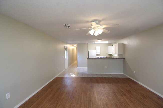 Foto del edificio - Updated 2BR Home with New Appliances Near Downtown – HUD Accepted
