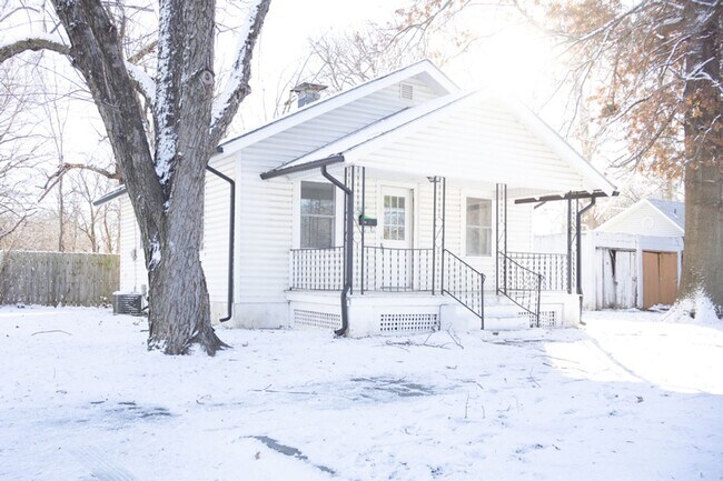 Building Photo - 1350 S Lulu St