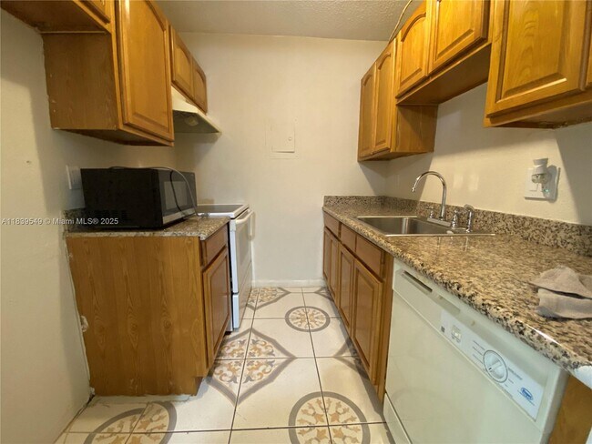 Building Photo - 2607 NW 39th Terrace