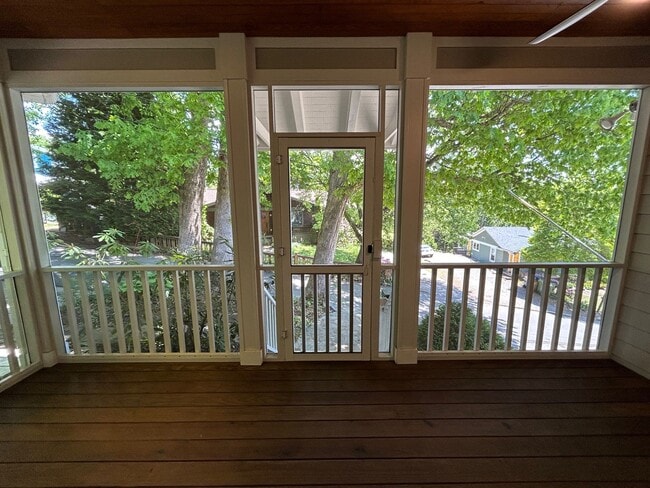Building Photo - Central AVL - Custom Built, Made for Enter...
