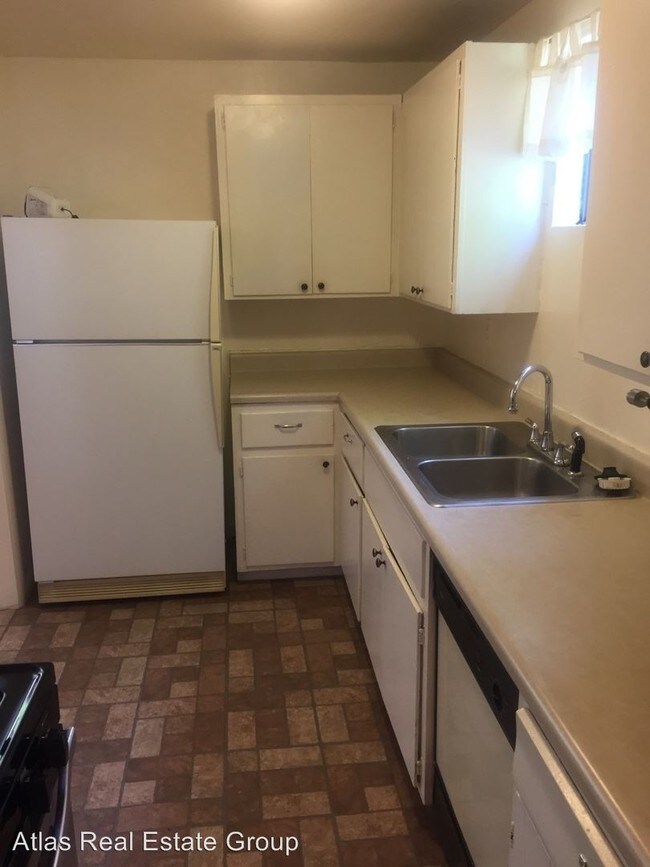 Building Photo - 1366 Zephyr St