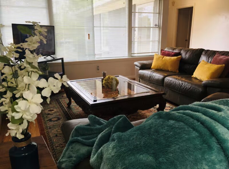 Foto principal - 1710 Elmwood Blvd