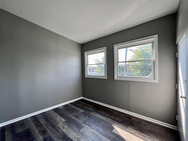 Building Photo - 1329 Adams St NE