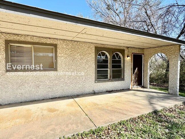 Building Photo - 909 E Quincy St