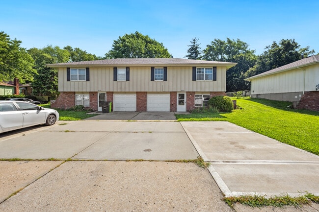 Building Photo - 16713 Bel Ray Blvd